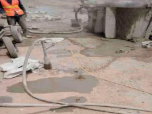 康乐水泥混凝土路面板底注浆技术 路面脱空注浆整治方案