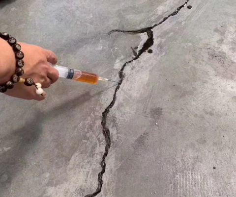 康乐混凝土裂缝修补技术详解​